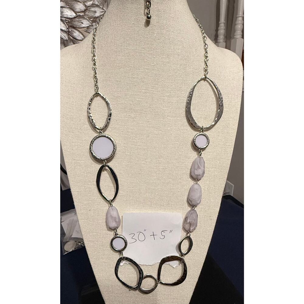 Macy’s NWT Silver Tone Necklace 30”
